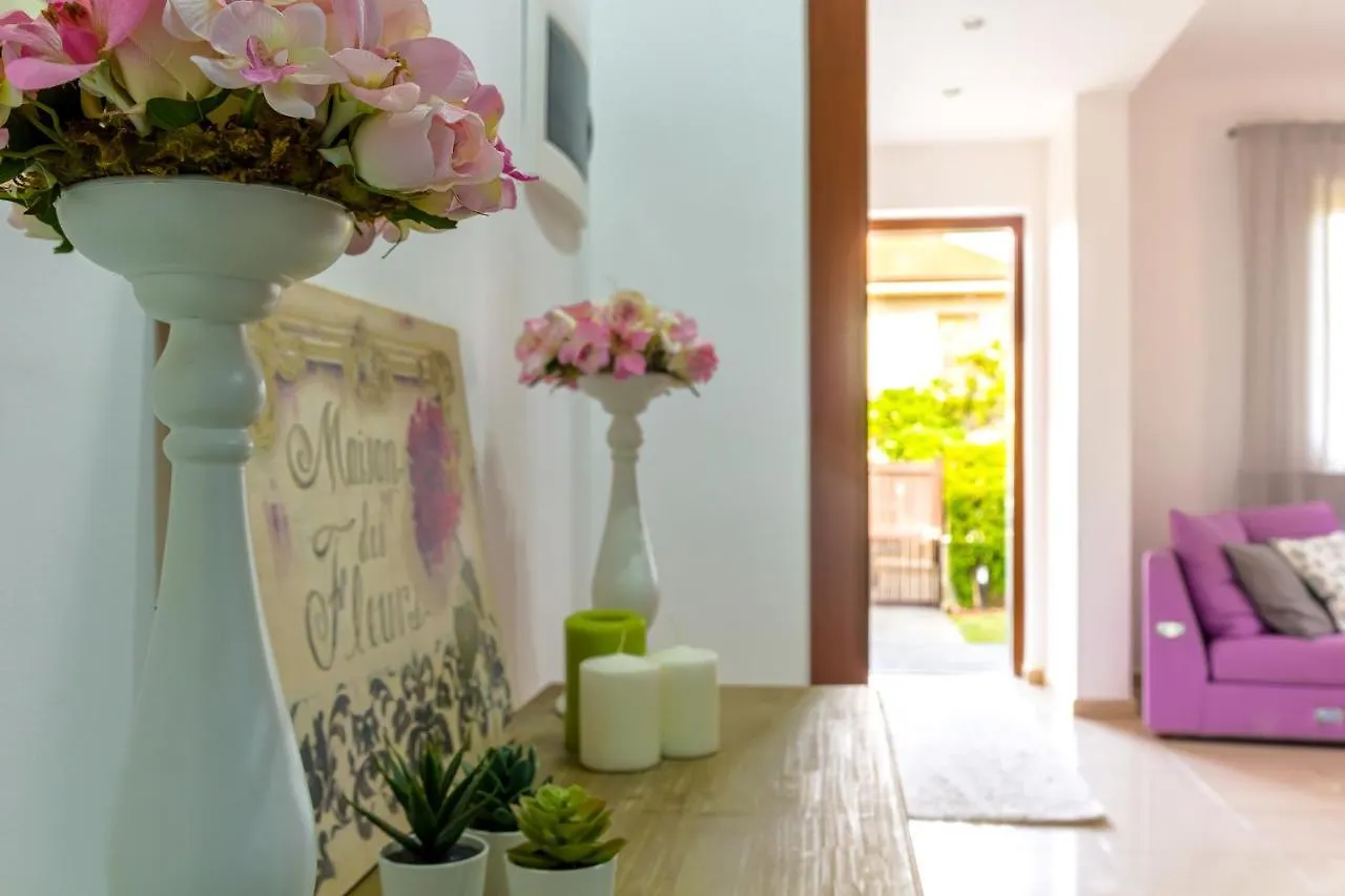 Lilla - Home And Garden Riposto Σπίτι διακοπών